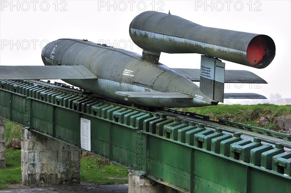 Launching ramp with flying bomb