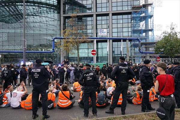 Last generation street blockade at Berlin Central Station