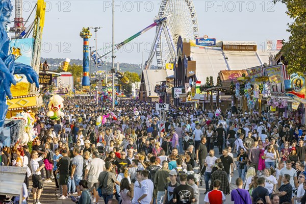 The Stuttgart Folk Festival at the Cannstatter Wasen is one of the most important traditional festivals in Germany. In addition to the large marquees