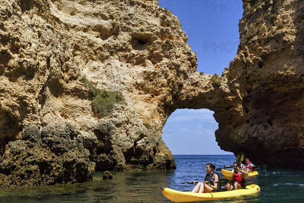 Tourists kayaking at Ponta da Piedade