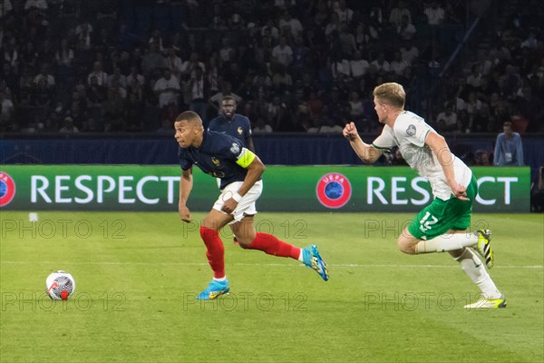 Nathan COLLINS Ireland r. fogs in vain Kylian MBAPPE France