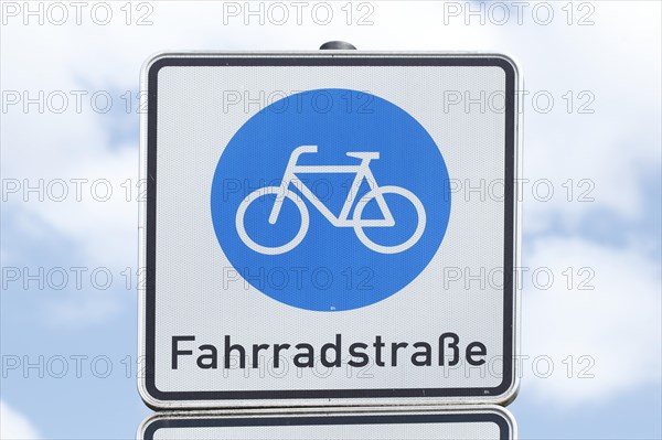 Traffic sign bicycle road