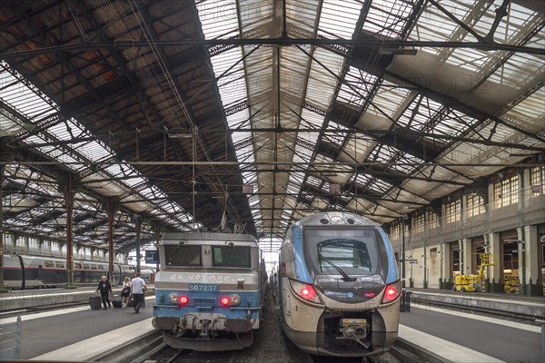 Two waiting trains at Gare de l'Est