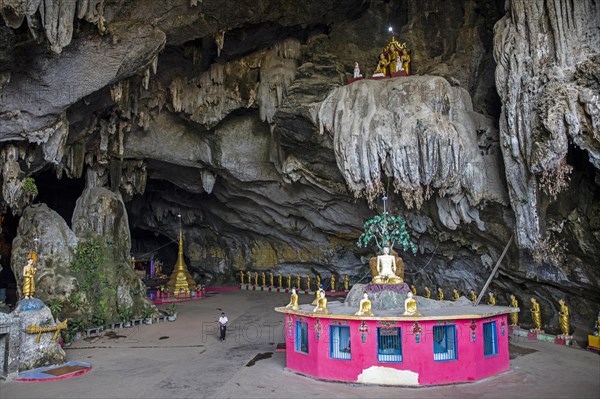 Buddha statues