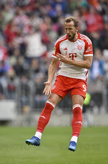 Typical goal celebration by Harry Kane FC Bayern Munich FCB