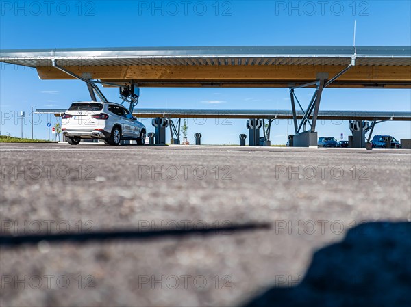 260 charging stations for electric cars under solar roofs at the Alb railway station. The Zweckverband Swabian Alb and the state invested around four million euros for the charging park. Merklingen