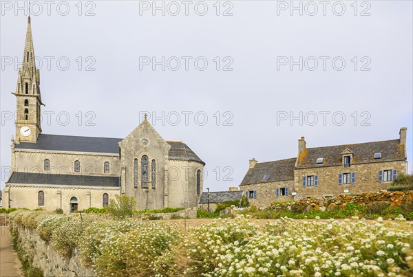 Eglise Notre-Dame-du-Bon-Secours church and stone house