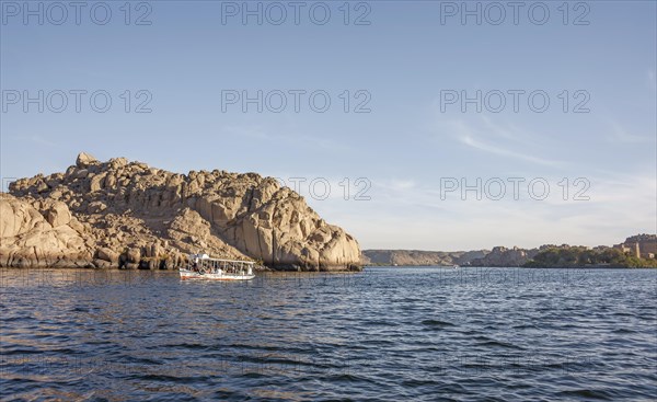 Excursion boat with tourists