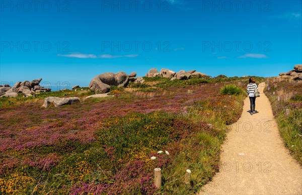 A young woman on the footpath along Lighthouse Mean Ruz