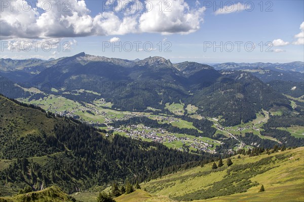 View from the Fellhorngrat ridge hiking trail to Riezlern