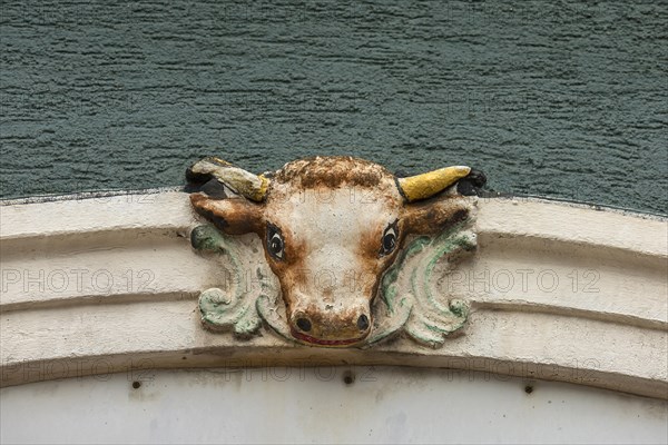 Ox head from 1762 above a former butcher's shop