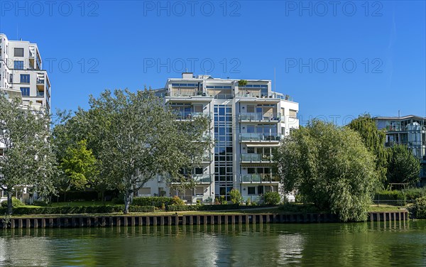 Luxury quarters on the banks of the Spree on the Alt-Stralau peninsula