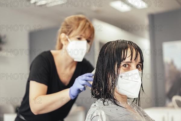 Carrying out a job with all the security measures. Reopening with security measures of Hairdressers in the Covid-19 pandemic