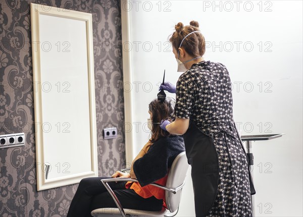 Hairdresser with security measures for the covid-19