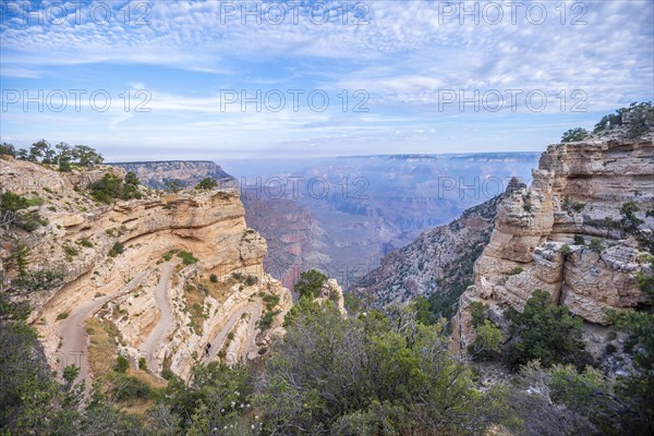 The start zig-zag of the South Kaibab Trailhead trekking. Grand Canyon