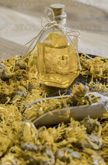 Dried calendula flowers