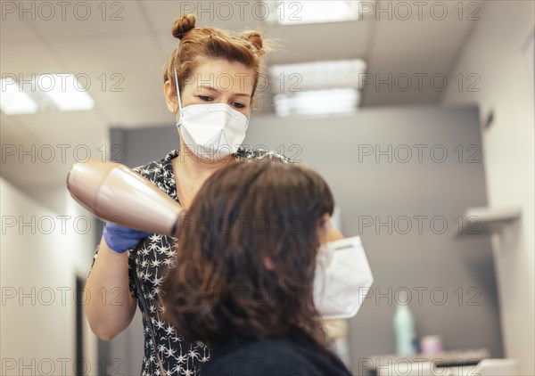 Hairdresser with security measures for the covid-19