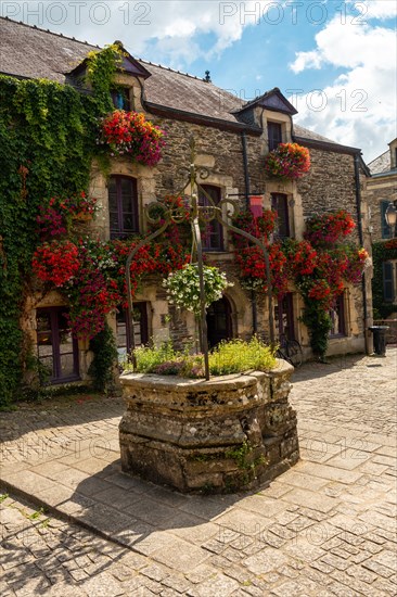 Water well in the square of the medieval village of Rochefort-en-Terre