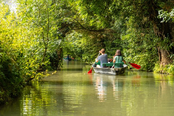 A young couple rowing the boat sailing between La Garette and Coulon