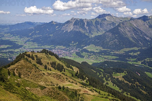 View from the Soelleralpe to Oberstdorf