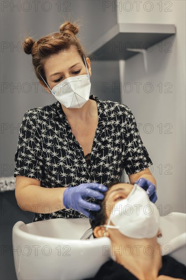 Hairdresser with security measures for the covid-19