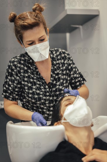 Hairdresser with security measures for the covid-19