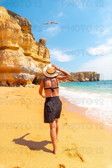 Holidays in the Algarve on the beach at Praia da Coelha