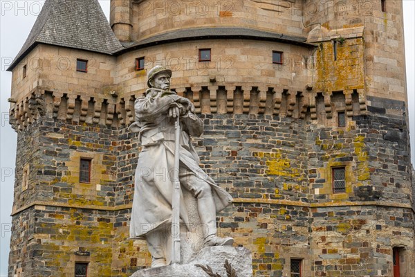 Statue next to the medieval castle of Vitre. Ille-et-Vilaine department