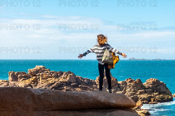 A young woman looking at the sea along Lighthouse Mean Ruz