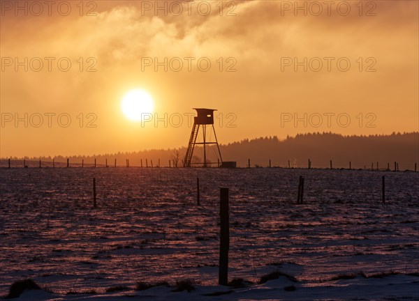 Hunter's stand from untegrehenden sun in winter