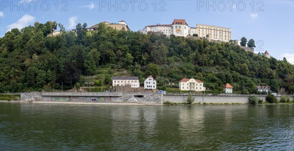 View over the Danube to the Veste Oberhaus