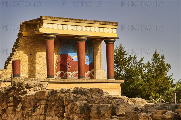 Minoan palace building