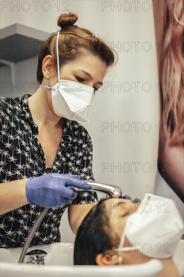 Hairdresser with security measures for the covid-19