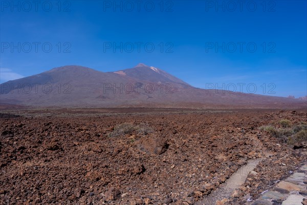 Path that begins at the Boca Tauce viewpoint in the Teide Natural Park in Tenerife