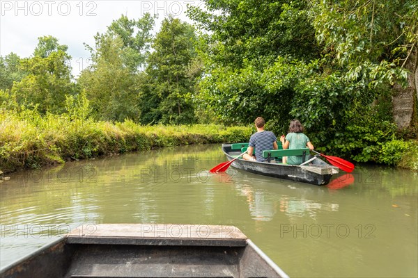 A young couple rowing the boat sailing between La Garette and Coulon