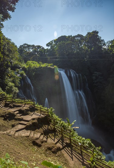 The beautiful path to go down to the Pulhapanzak waterfall on Lake Yojoa