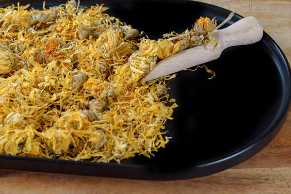 Dried flowers of calendula