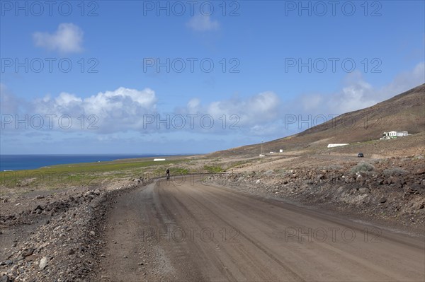 Gravel road through the Jandai nature park Park