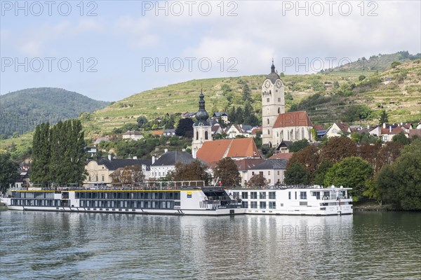 River cruise ship in front of Mautern