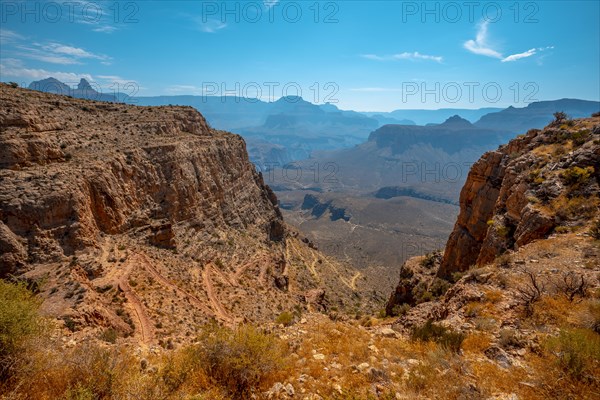 The zigzag of the South Kaibab Trailhead trekking descent. Grand Canyon