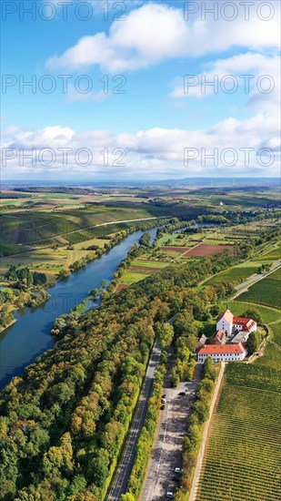 The Mainschleife near Volkach winds through the valley and is surrounded by fields and vineyards. Volkach