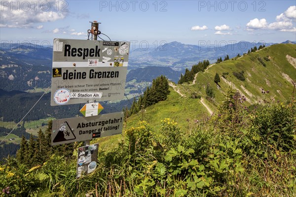 Sign on the Fellhorngrat ridge trail between the Fellhorn summit and Soellerkopf