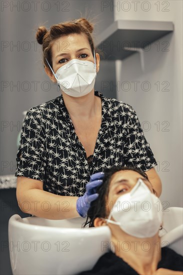 Hairdresser with security measures for the covid-19