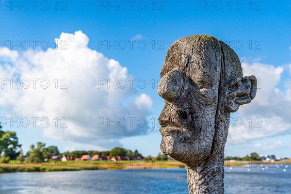 Wooden sculpture at the Utkiek viewpoint with a view over the Greifswalder Bodden