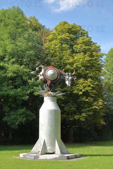 Sculpture Cowriosit by Juergen Goertz 1992