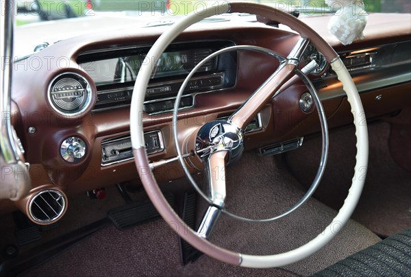 Steering wheel from Cadillac Sedan