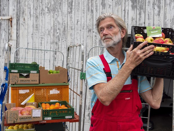 Delivery in organic trade