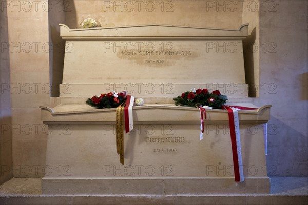 Interior photograph Tomb of Honour for Marie Curie Sklodowska and Pierre Curie