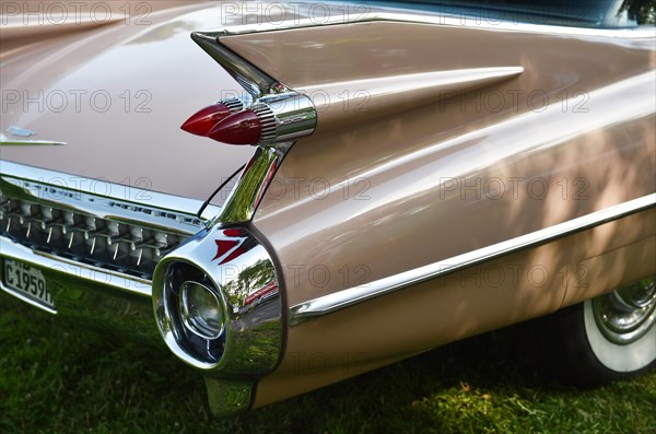 Rear wing Cadillac Sedan