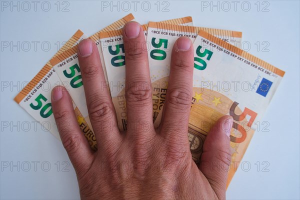 Symbolic photo on the subject of cash